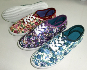 
Latest student lace flower comfort canvas Shoes