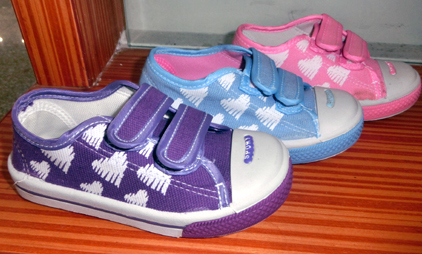 Latest kids canvas shoes 
