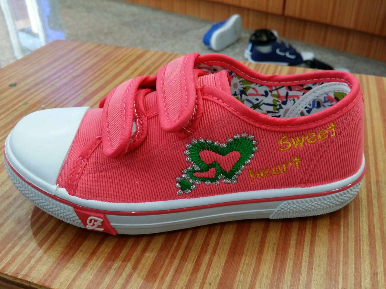 New style Magic Tape kids canvas shoes injection cloth shoes...