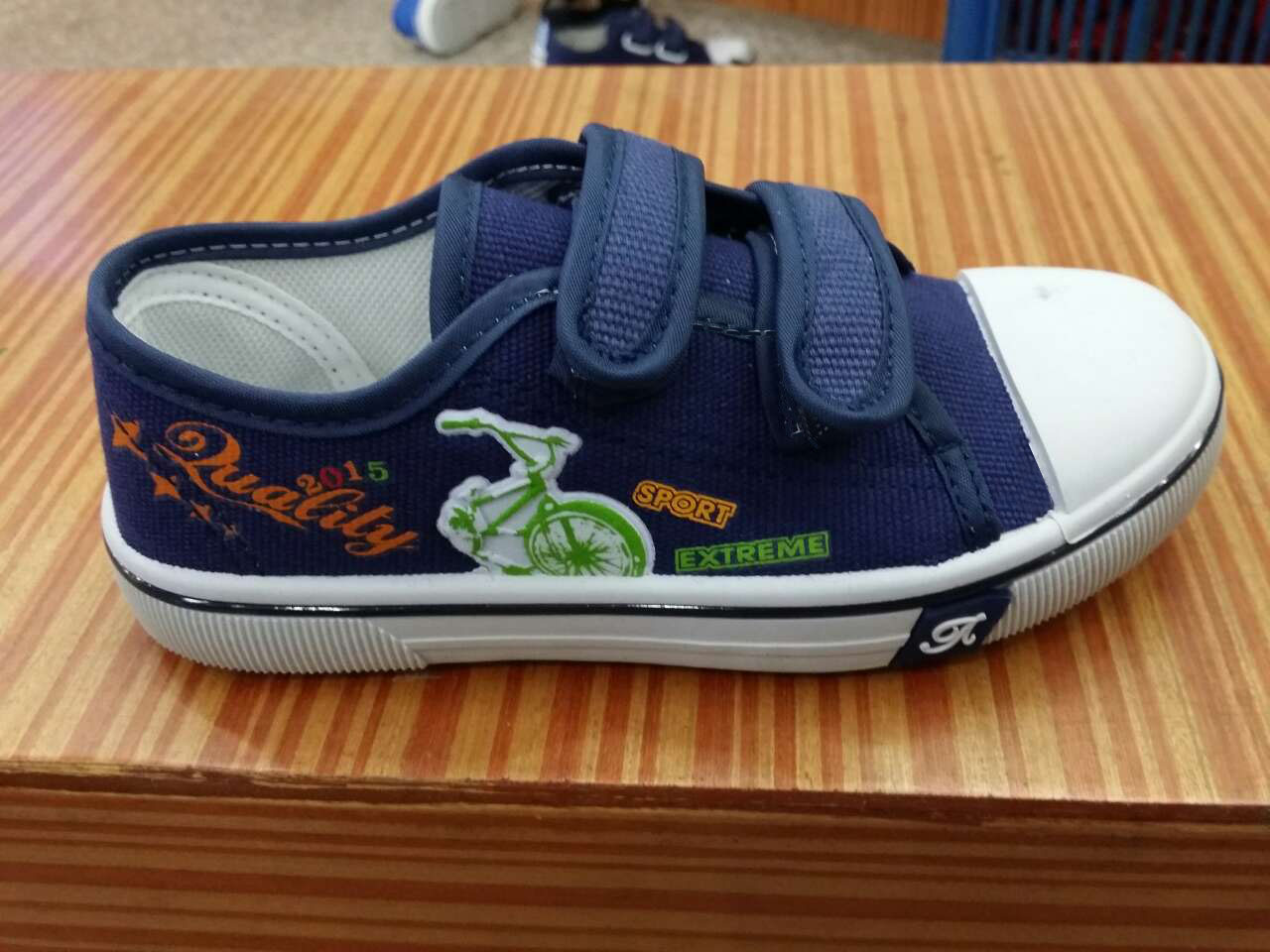 New style Magic Tape kids canvas shoes injection cloth shoes...