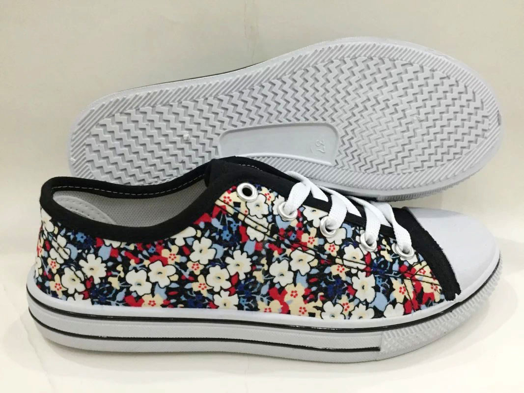 New Style Shoelace Women Canvas Shoes Injection Cloth Shoes
...