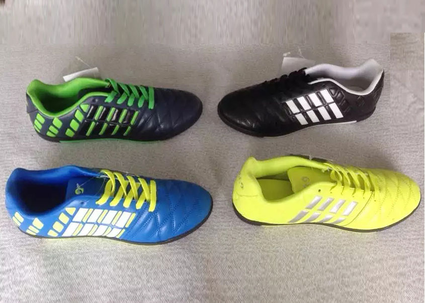 New style fashion low price men's football shoes