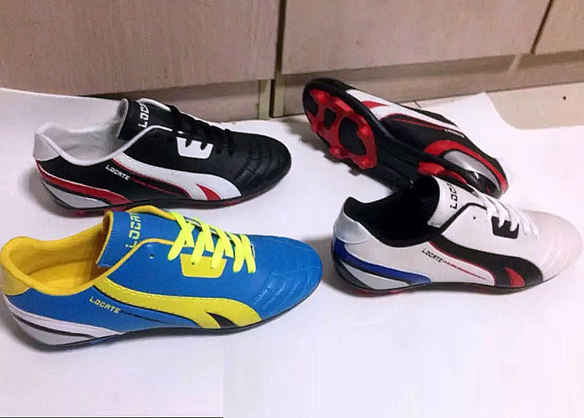 New style fashion low price men's football shoes
